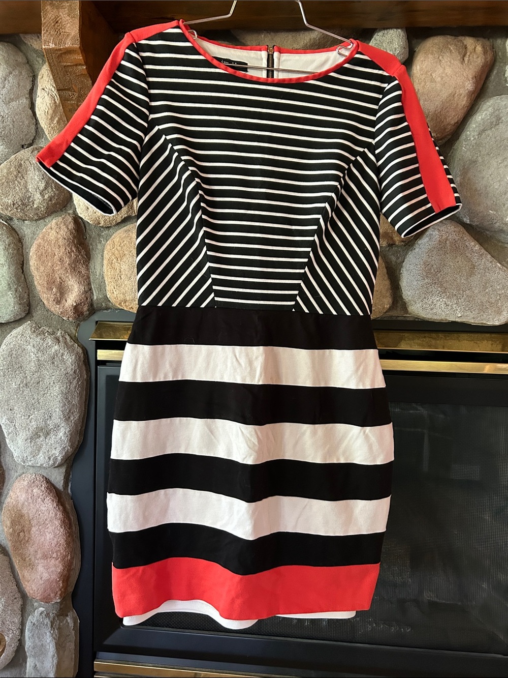 Ivy & Blu Black & White Striped Exposed Zipper Stretch Mini Dress, Size 10